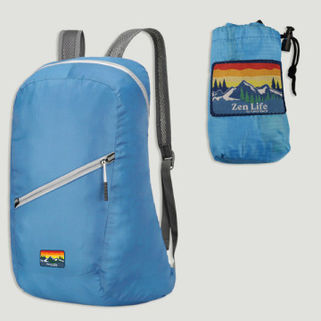 Gancho 17. Mochila. 29x45x17cm. Azul. Modelo impermeable