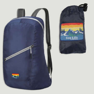 Gancho 18. Mochila. 29x45x17cm. Azul Navy. Modelo impermeable