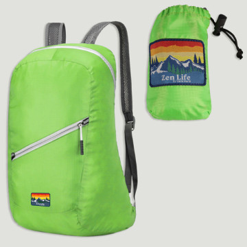Gancho 20. Mochila. 29x45x17cm. Verde. Modelo impermeable