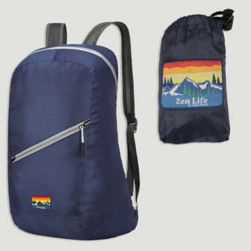 Gancho 26. Mochila. 29x45x17cm. Azul Navy. Modelo impermeable