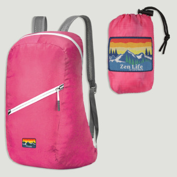 Gancho 27. Mochila. 29x45x17cm. Rosa. Modelo impermeable