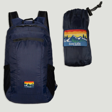 Gancho 34. Mochila. 24x41x16cm. Azul Navy. Modelo impermeable