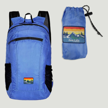 Gancho 38. Mochila. 24x41x16cm. Azul eléctrico. Modelo impermeable