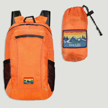 Gancho 39. Mochila. 24x41x16cm. Naranja. Modelo impermeable