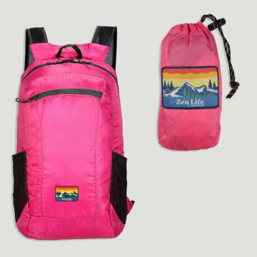 Gancho 43. Mochila. 24x41x16cm. Rosa. Modelo impermeable