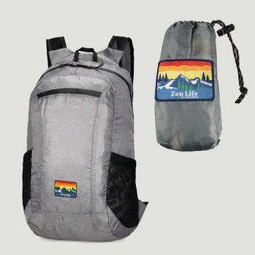 Gancho 45. Mochila. 24x41x16cm. Gris. Modelo impermeable