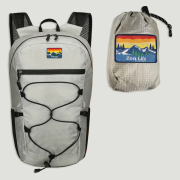 Gancho 50. Mochila. 24x44x14cm. Gris. Modelo impermeable