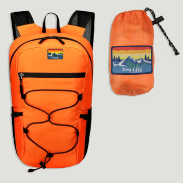 Gancho 54. Mochila. 24x44x14cm. Naranja. Modelo impermeable