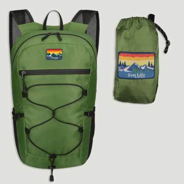 Gancho 55. Mochila. 24x44x14cm. Caqui. Modelo impermeable