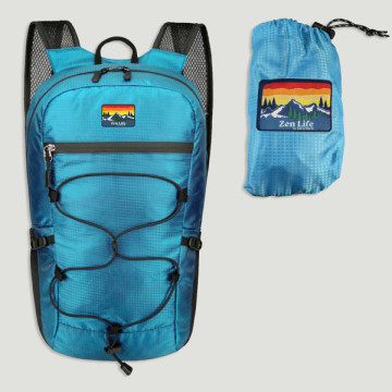 Gancho 57. Mochila. 24x44x14cm. Azul. Modelo impermeable