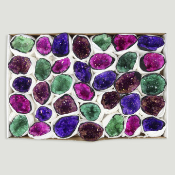 Cueva coloreada. Caja 39,5x26x3,5 cm. Pieza 3-5cm