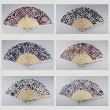 Hook 04 - Wooden fan with design: Mosaic. Assorted colors