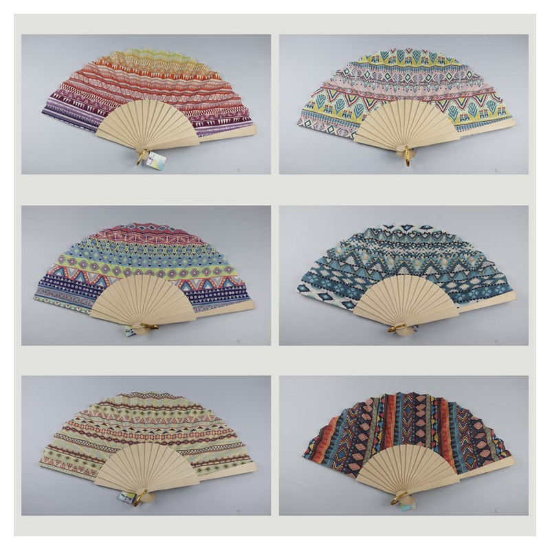 Gancho 09 - Abanico de madera con diseño de: Estampado Étnico. Colores surtidos Gancho 09 - Abanico de madera con diseño de: Estampado Étnico. Colores surtidos
