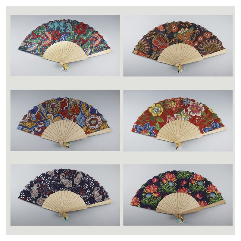 Gancho 12 - Abanico de madera con diseño de: Flores varias. Colores surtidos Gancho 12 - Abanico de madera con diseño de: Flores varias. Colores surtidos