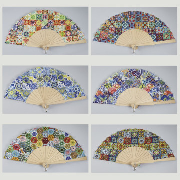 Gancho 35 - Abanico de madera con diseño de: Mosaico. Colores surtidos