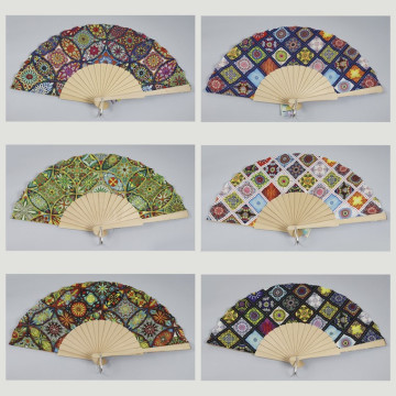 Wooden fan. Model Turtles and fish. Surtidos