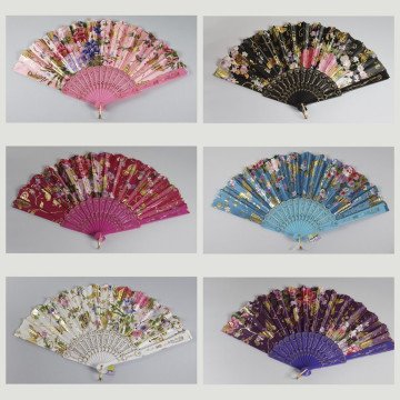 Hook 49 - Plastic fan with design: Flowers. Assorted colors