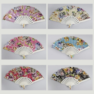 Hook 50 - Plastic fan with design: Flowers. Assorted colors