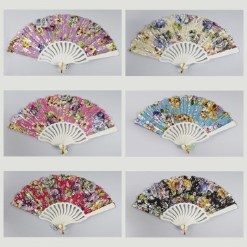 Gancho 50 - Abanico de plástico con diseño de: Flores. Colores surtidos