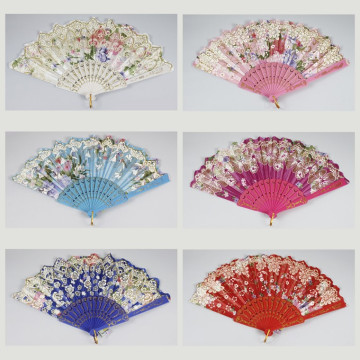 Hook 53 - Plastic fan with design: Flowers. Assorted colors