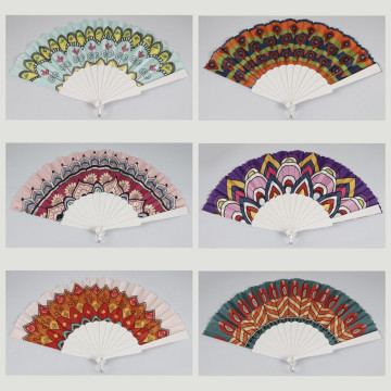 Gancho 63 - Abanico de plástico con diseño de: Étnico. Colores surtidos