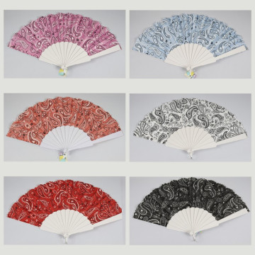 Gancho 65 - Abanico de plástico con diseño de: Motivo Paisley. Colores surtidos