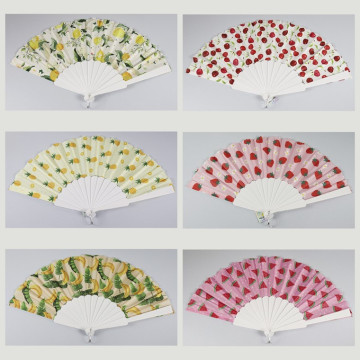 Gancho 66 - Abanico de plástico con diseño de: Frutas. Colores surtidos