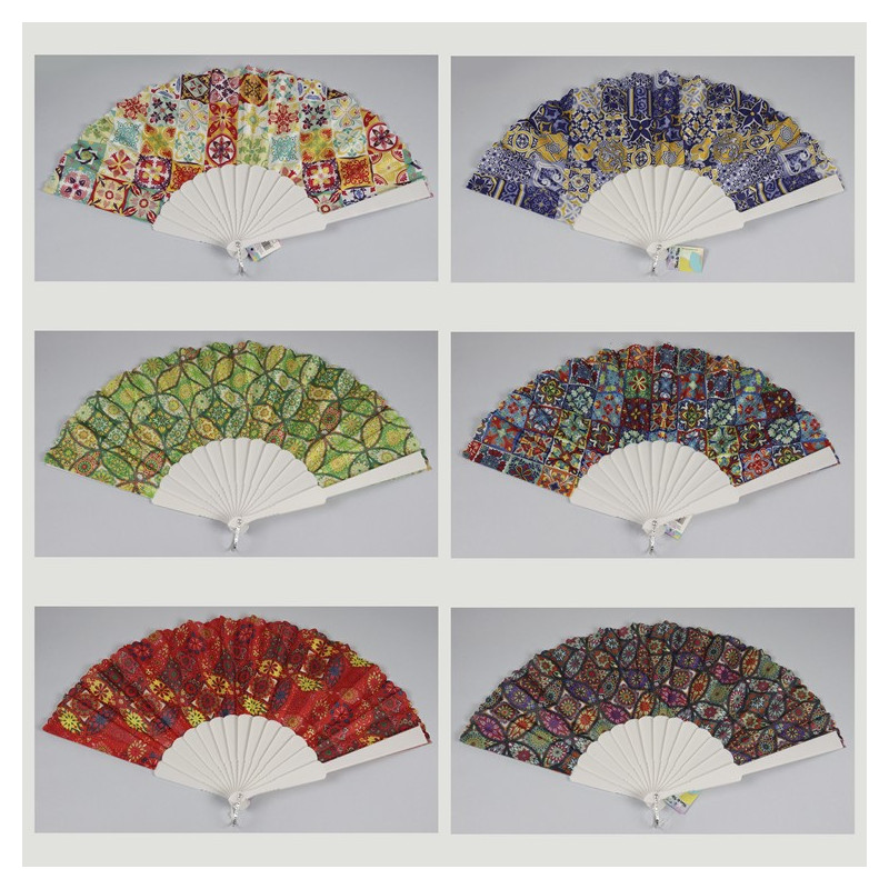 Gancho 68 - Abanico de plástico con diseño de: Mosaico Varios. Colores surtidos Gancho 68 - Abanico de plástico con diseño de: Mosaico Varios. Colores surtidos