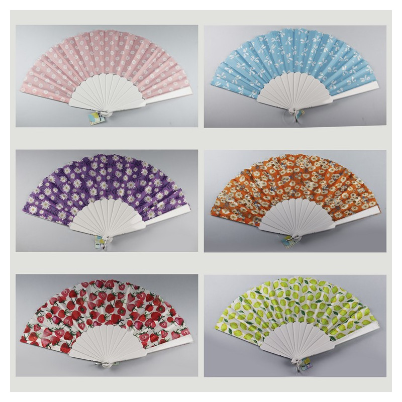 Gancho 69 - Leque em plástico com desenho de: Frutas e Flores Diversas. Cores sortidas Gancho 69 - Leque em plástico com desenho de: Frutas e Flores Diversas. Cores sortidas