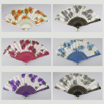 Gancho 77 - Abanico de plástico con diseño de: Flores. Colores surtidos