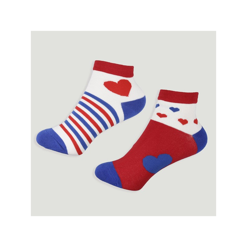 Crochet 24 – Paire de chaussettes. Modèle : Coeurs rouges/bleus Crochet 24 – Paire de chaussettes. Modèle : Coeurs rouges/bleus