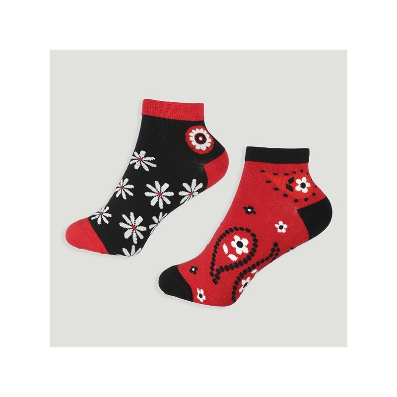 Gancho 31 – Par calcetines. Modelo: Flores Gancho 31 – Par calcetines. Modelo: Flores