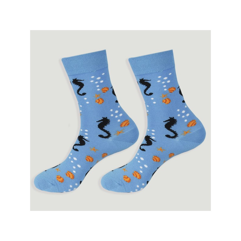 Gancho 42 – Par calcetines. Modelo: Caballito mar / Conchas  Gancho 42 – Par calcetines. Modelo: Caballito mar / Conchas