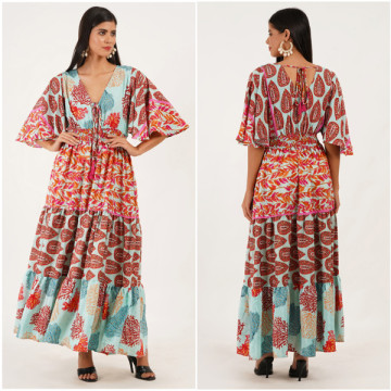Robe longue en polyester. Taille unique / 4 couleurs