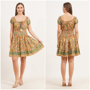Vestido corto Poliéster. Talla Única / 4 colores