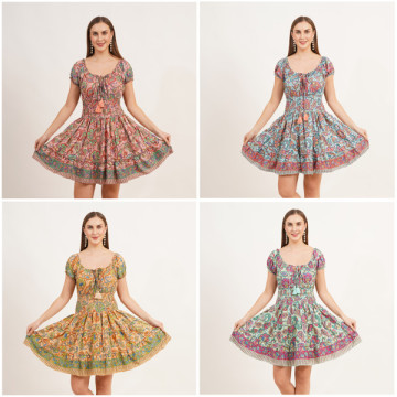 Vestido corto Poliéster. Talla Única / 4 colores