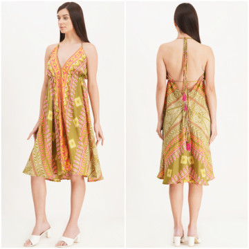 Robe courte en polyester. Taille unique / 2 couleurs