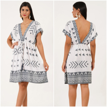 Robe courte en polyester. Taille unique / 2 couleurs