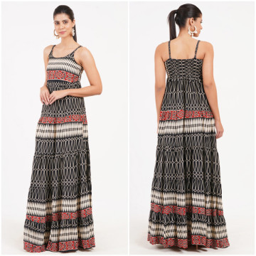 Vestido longo em rayon. Tamanho único / 4 estampas