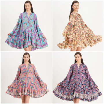 Vestido corto Poliéster. Talla Única / 4 colores