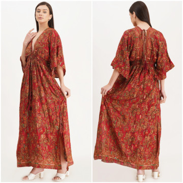 Vestido longo em poliéster. Tamanho único / 4 cores