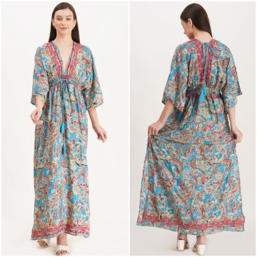 Vestido longo em poliéster. Tamanho único / 4 cores