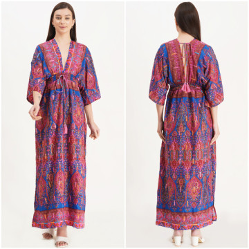 Vestido longo em poliéster. Tamanho único / 4 cores