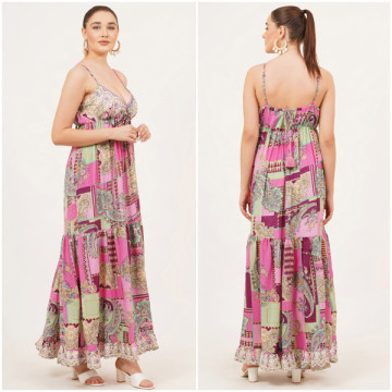 Robe longue en polyester. Taille unique / 4 couleurs