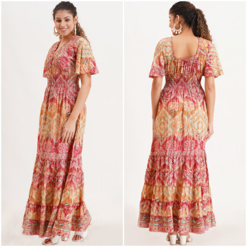 Robe longue en polyester. Taille unique / 4 couleurs