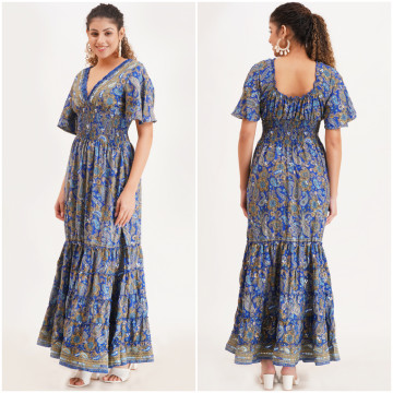 Robe longue en polyester. Taille unique / 4 couleurs