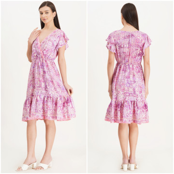 Vestido curto de poliéster. Tamanho único / 4 cores