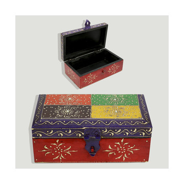Wooden chest with henna 18x10x8 cm.