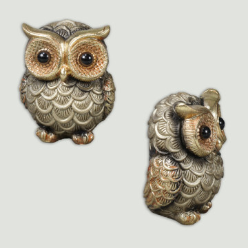 Resin owl 6x9 cm.