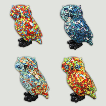 Resin owl 7x9 cm. Assorted color.